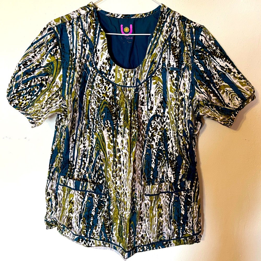 Urbane scrub top fits like a medium
